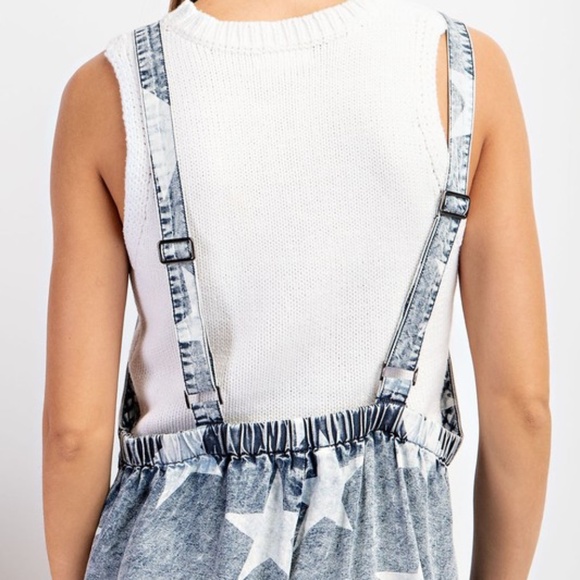 Mineral Washed Tercel Star Print Pockets Stretchy back Romper - Picture 5 of 8